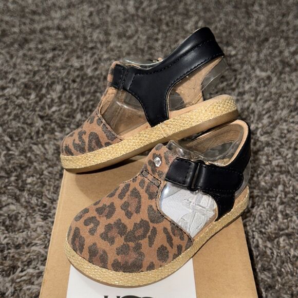 Toddler Size 6 Emmery Leopard Sandals - Picture 3 of 6